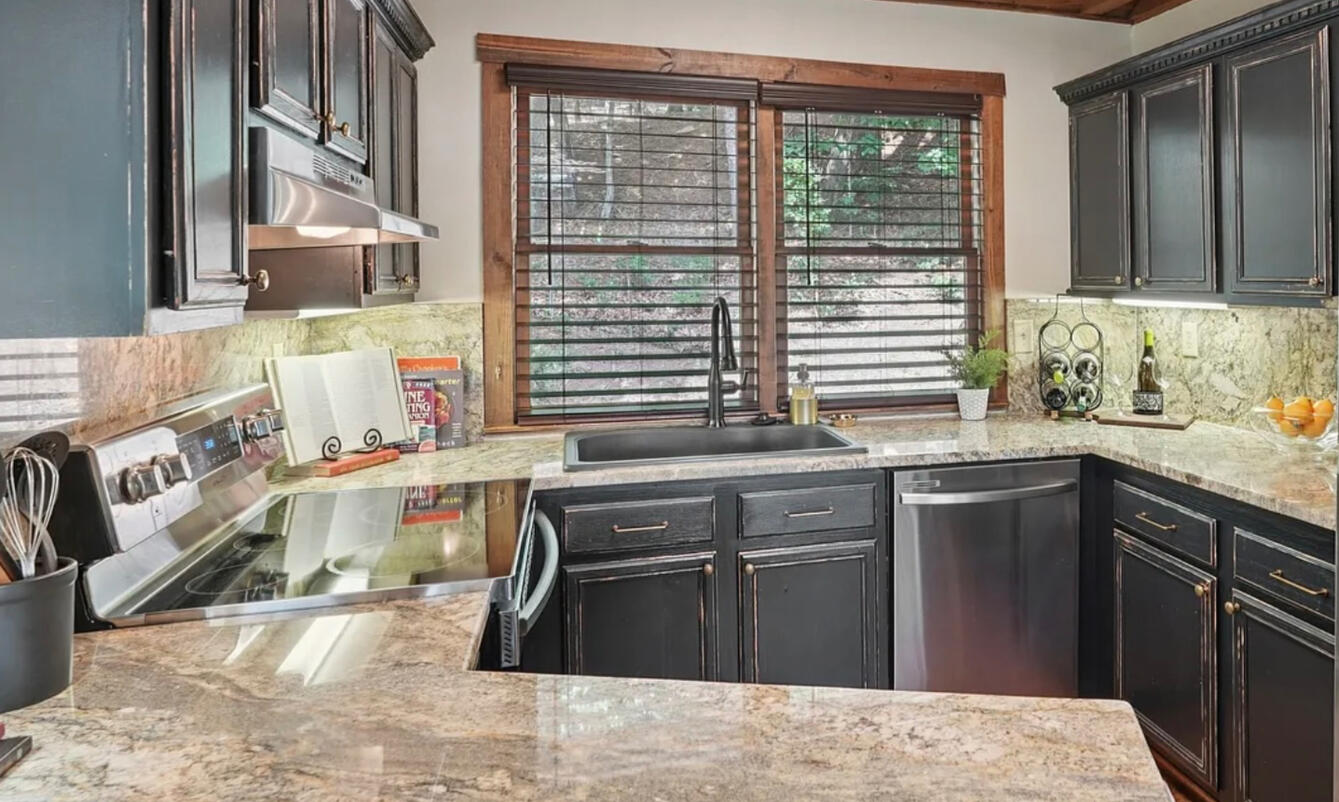 Big Canoe Staging Project / Kitchen - Margot Weatherford EXP Realty